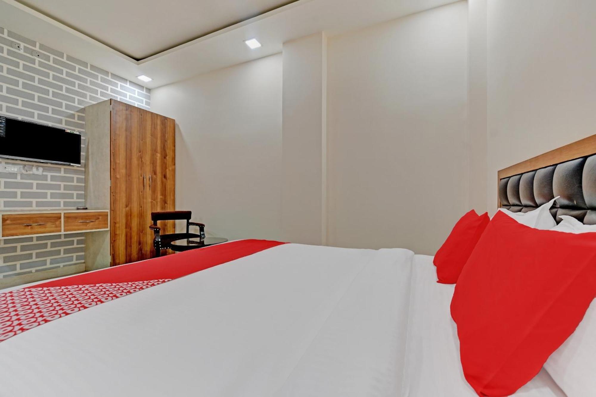 Hotel O The Castle Home Stay Inn ชัยปุระ ภายนอก รูปภาพ